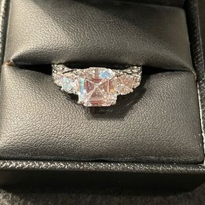 Gorgeous sterling silver and cubic zirconia with filigree on sides.